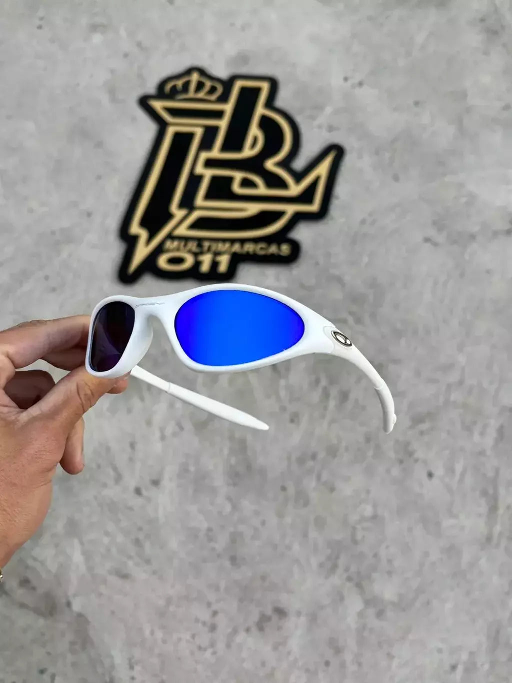 MINITE BRANCO LENTES AZUL ESCURO