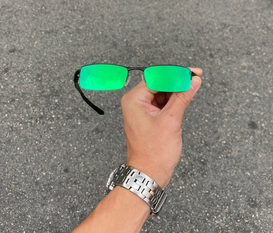 VILÃO PRETO LENTES VERDE