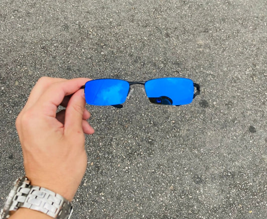 VILÃO PRETO LENTES AZUL ESCURO