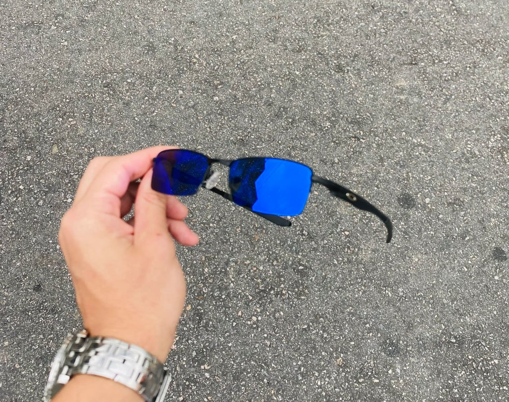 VILÃO PRETO LENTES AZUL ESCURO