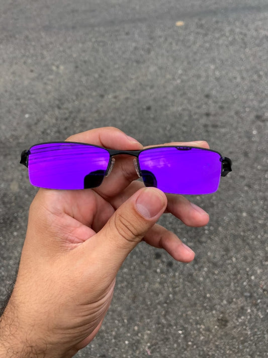 Vilão preto lentes roxa