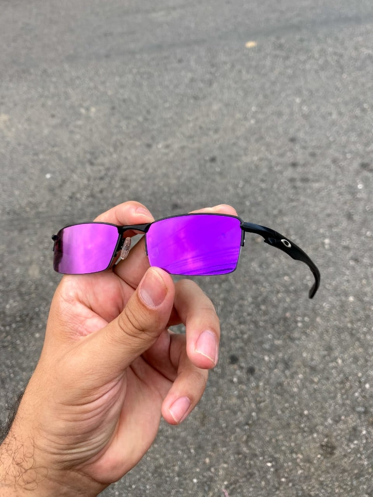 Vilão preto lentes roxa