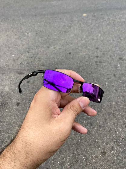 Vilão preto lentes roxa