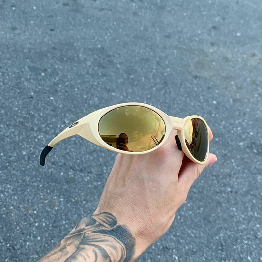 EYE JACKET PIET LENTES GOLD CAFÉ