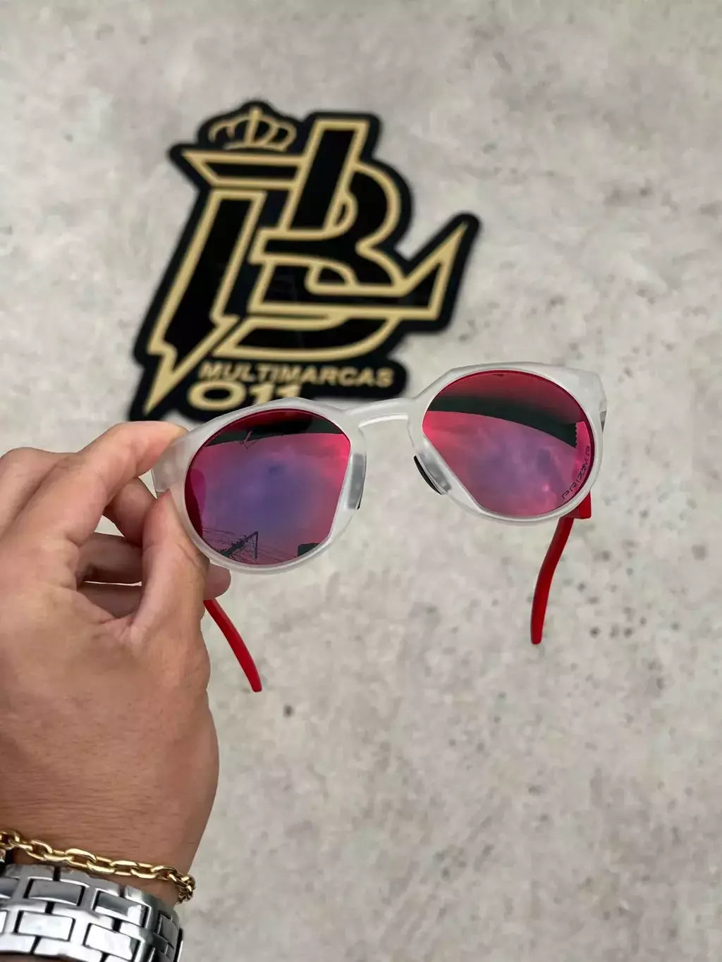 HSTN BRANCO LENTES DARK RUBY PERNINHA VERMELHO