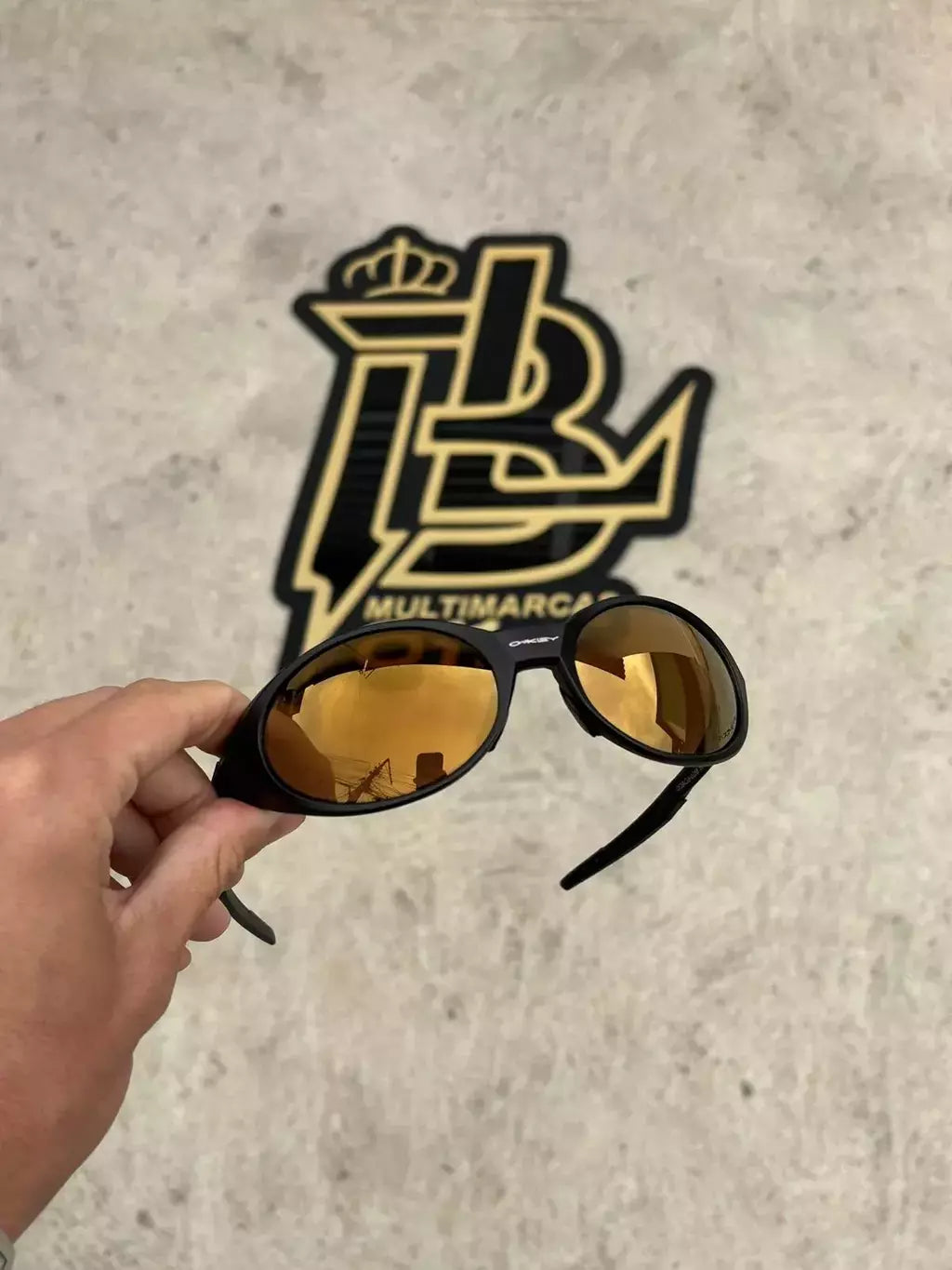 EYE JACKET PRETO LENTES GOLD CAFÉ