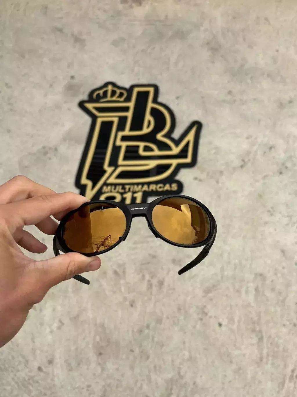 EYE JACKET PRETO LENTES GOLD CAFÉ