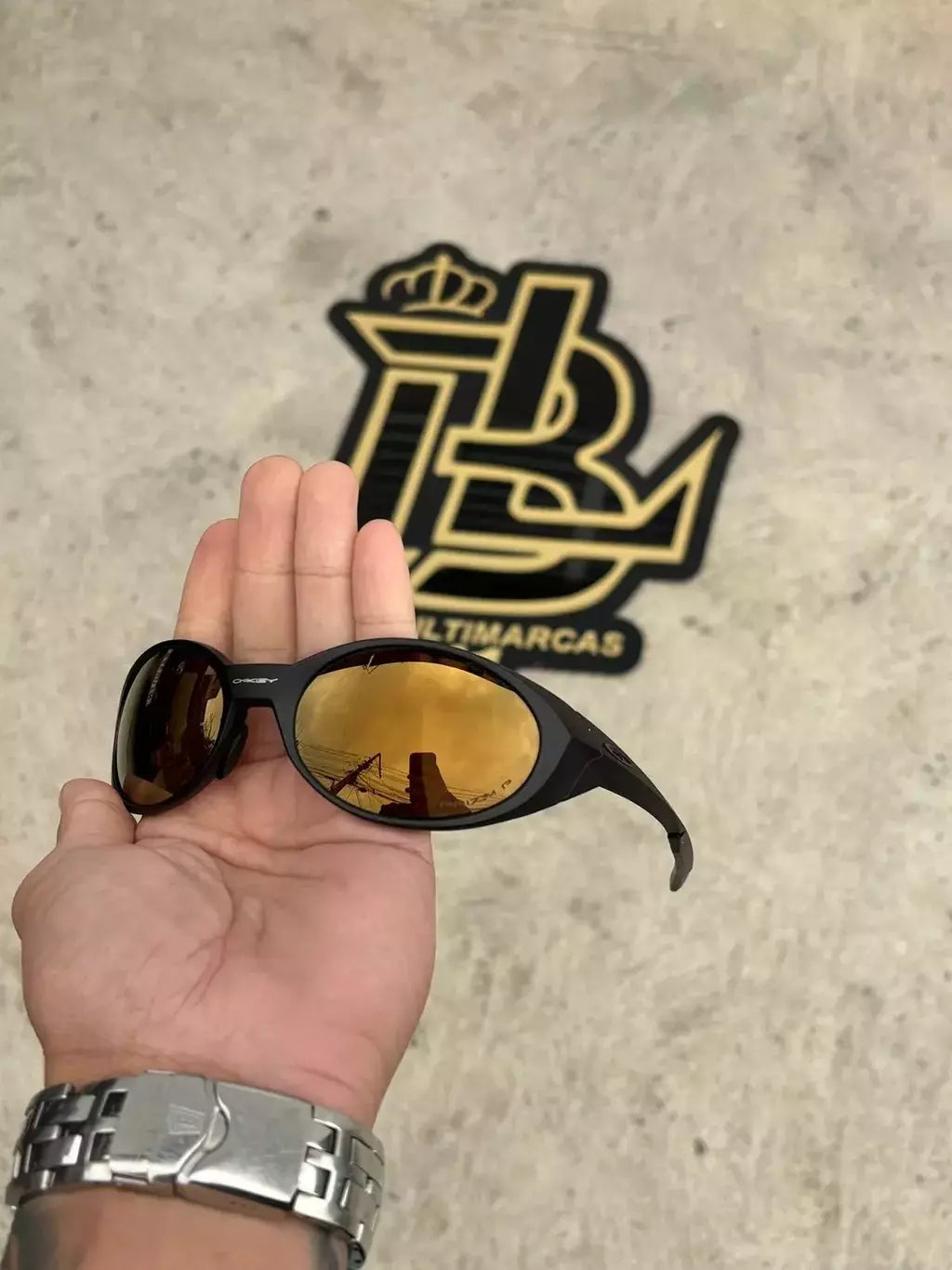 EYE JACKET PRETO LENTES GOLD CAFÉ