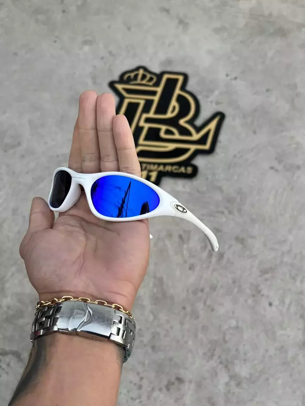 MINITE BRANCO LENTES AZUL ESCURO