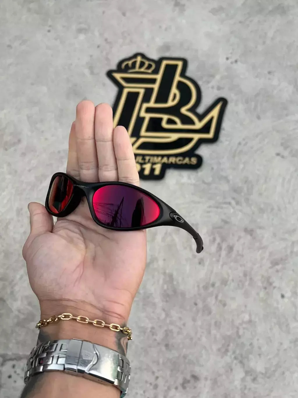 MINUTE PRETO LENTES DARK RUBY