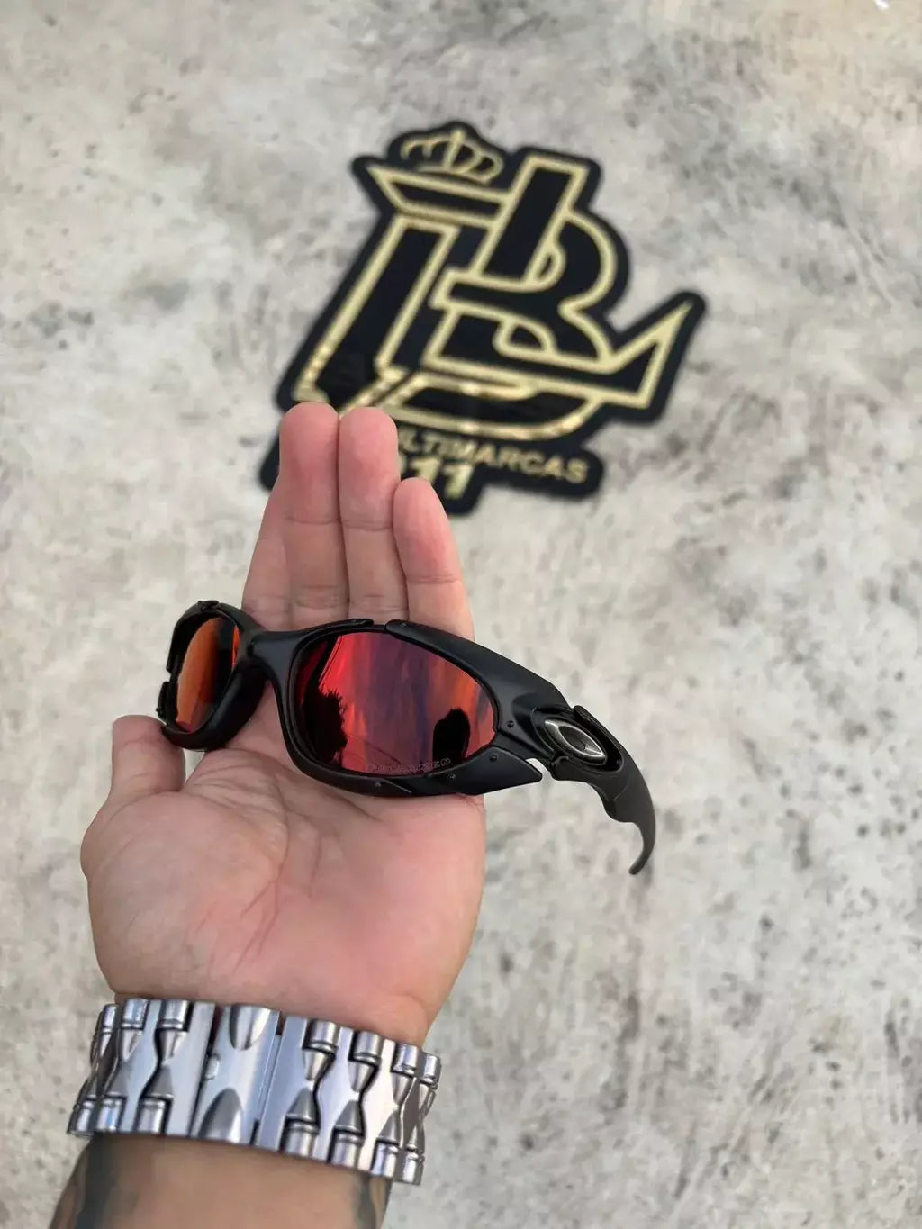 PLATE BLACK LENTES TORCH (SIMBOLO PRATA)