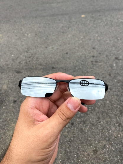 VILÃO PRETO LENTES ESPELHADO