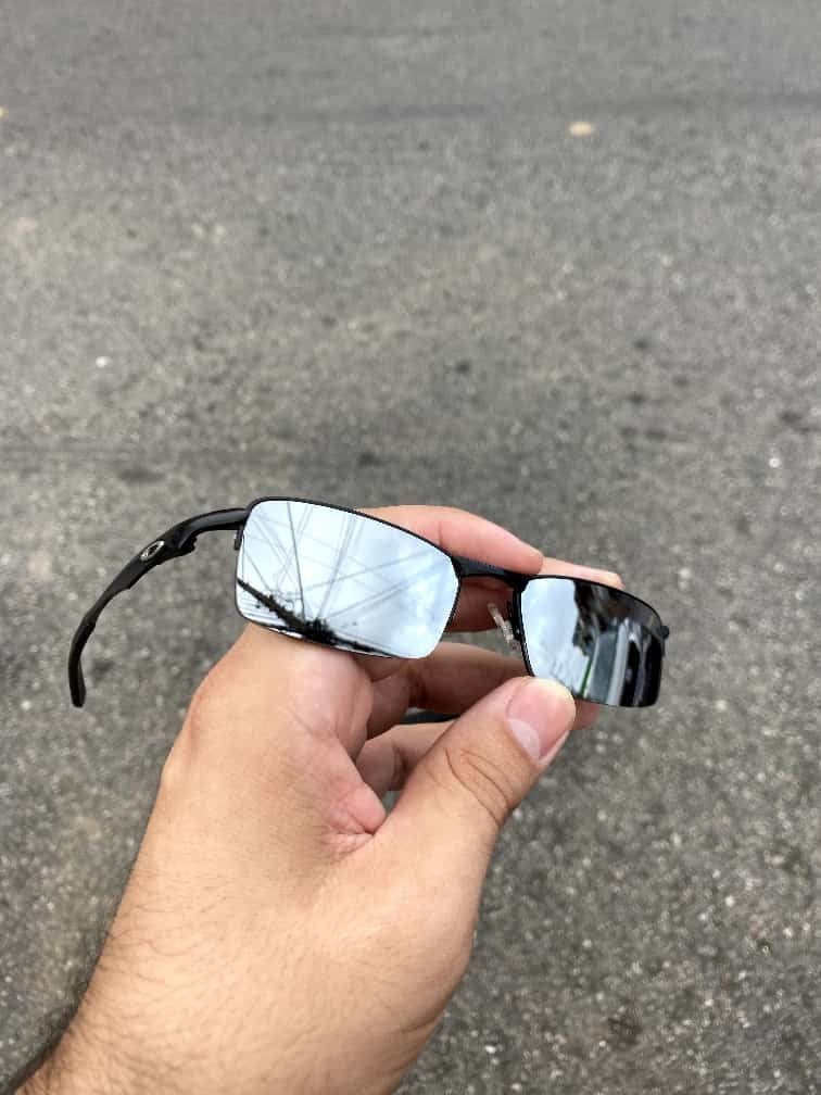 VILÃO PRETO LENTES ESPELHADO