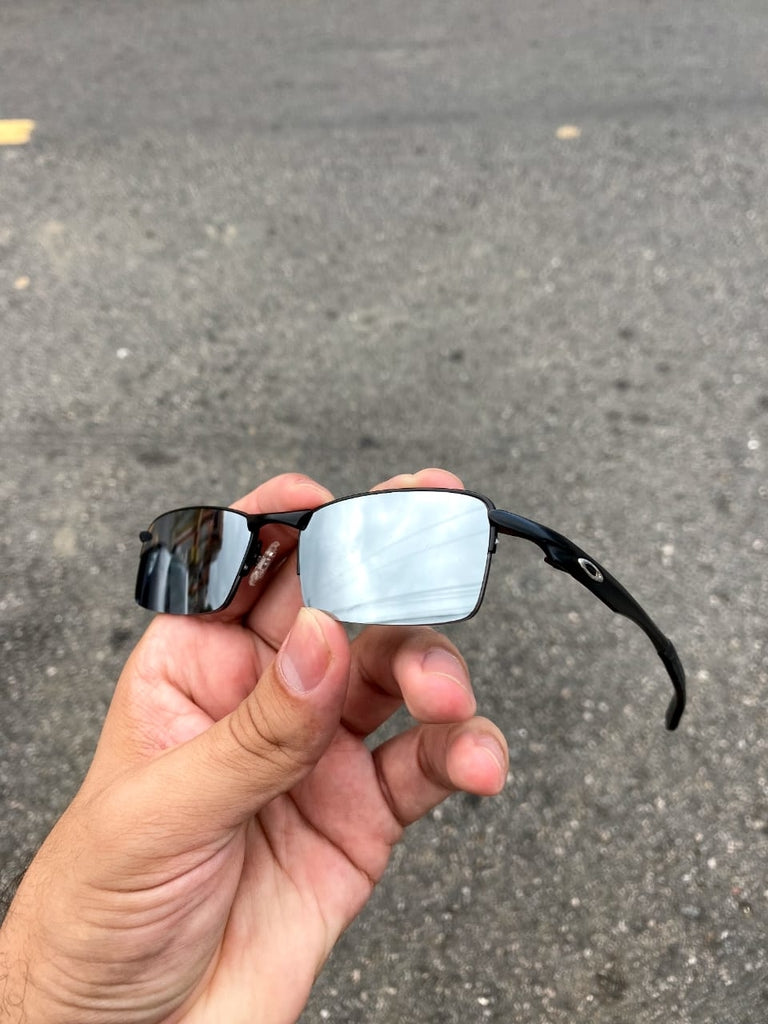 VILÃO PRETO LENTES ESPELHADO