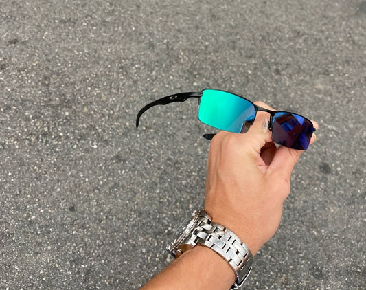 VILÃO PRETO LENTES VERDE