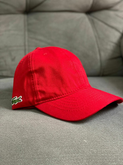 BONÉ LACOSTE VERMELHO