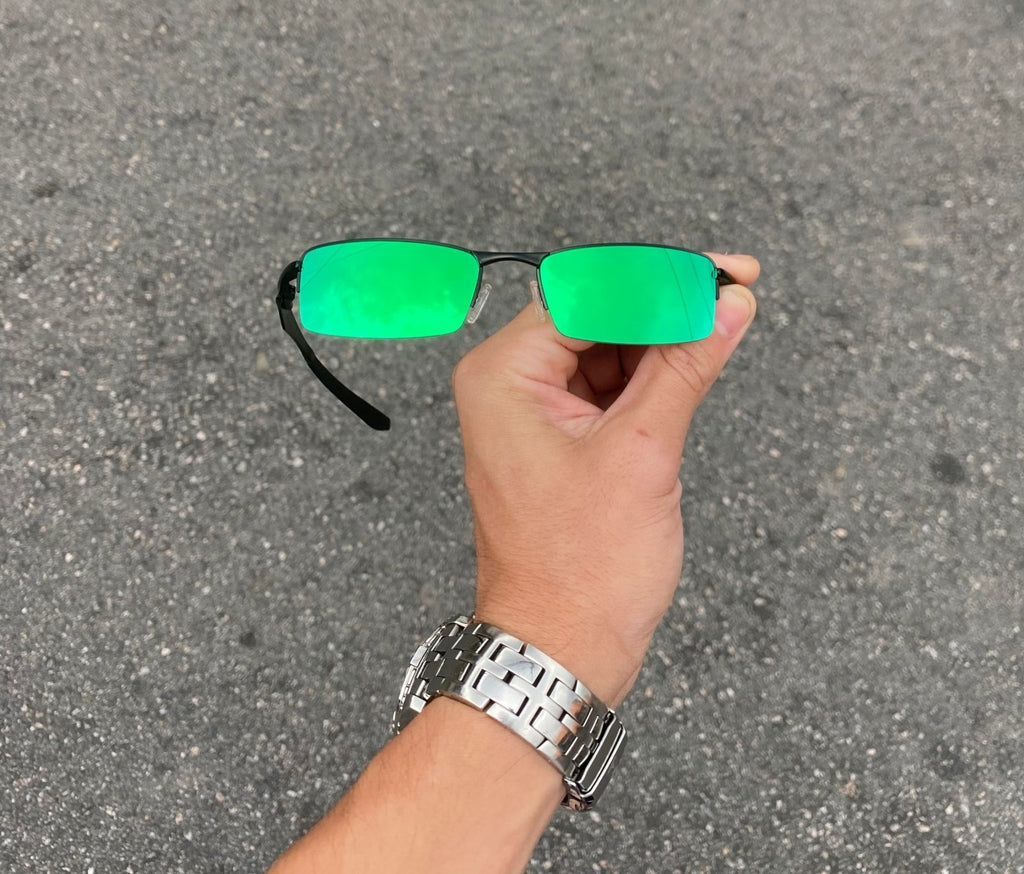 VILÃO PRETO LENTES VERDE