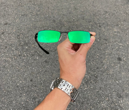 VILÃO PRETO LENTES VERDE