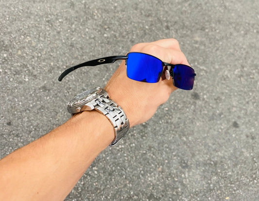 VILÃO PRETO LENTES AZUL ESCURO