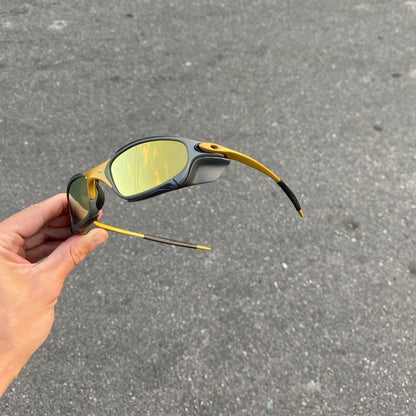 JULIET CORVETTE LENTES GOLD + SIDE BLINDER CINZA