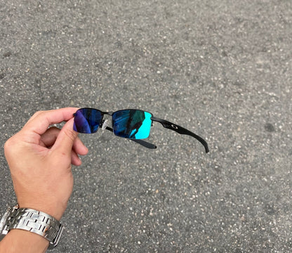 VILÃO PRETO LENTES VERDE