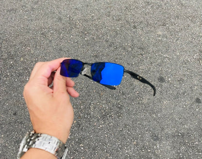 VILÃO PRETO LENTES AZUL ESCURO