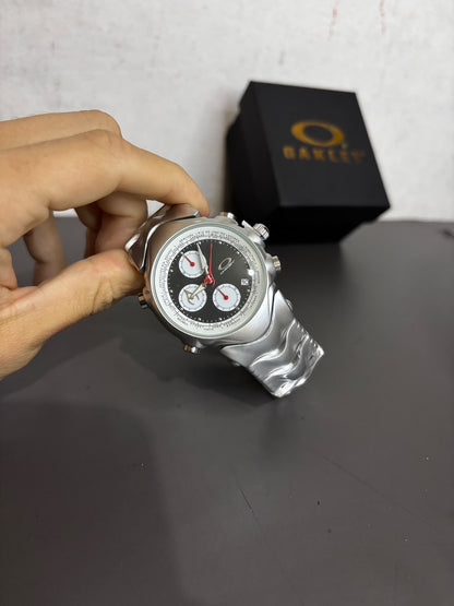 GMT Prata fundo preto