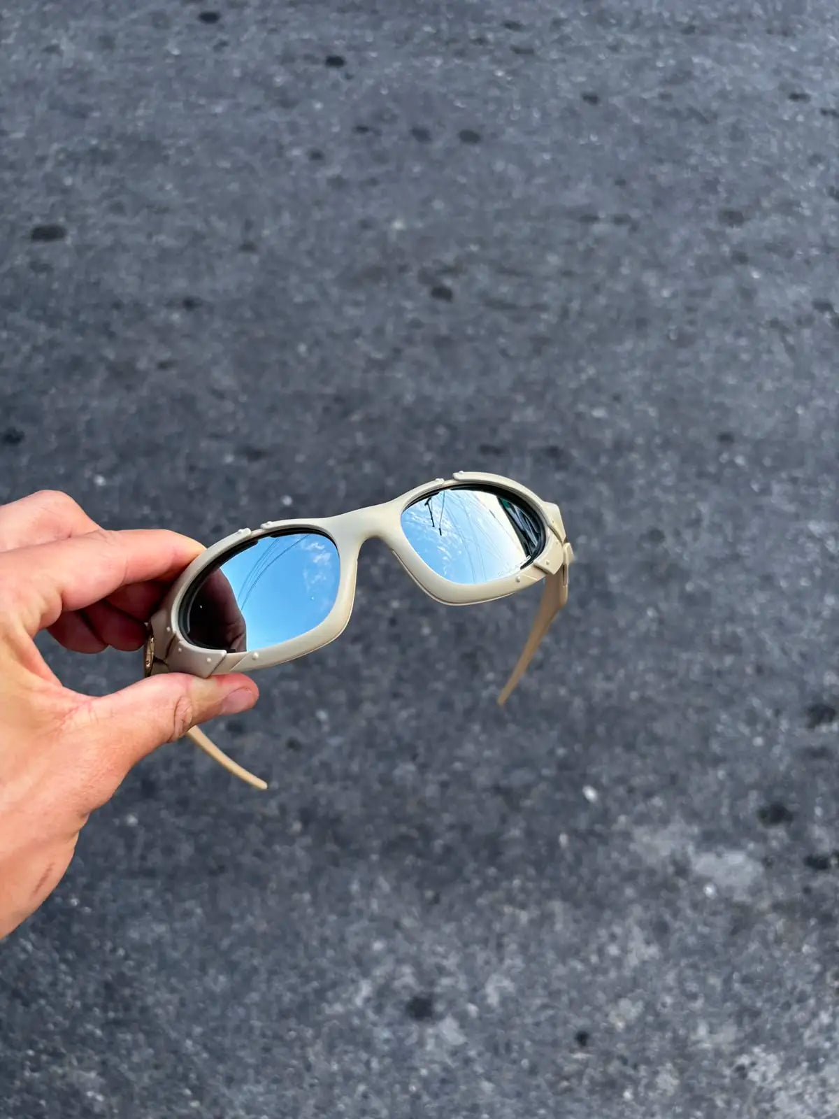 PLATE BEGE LENTES ESPELHADO