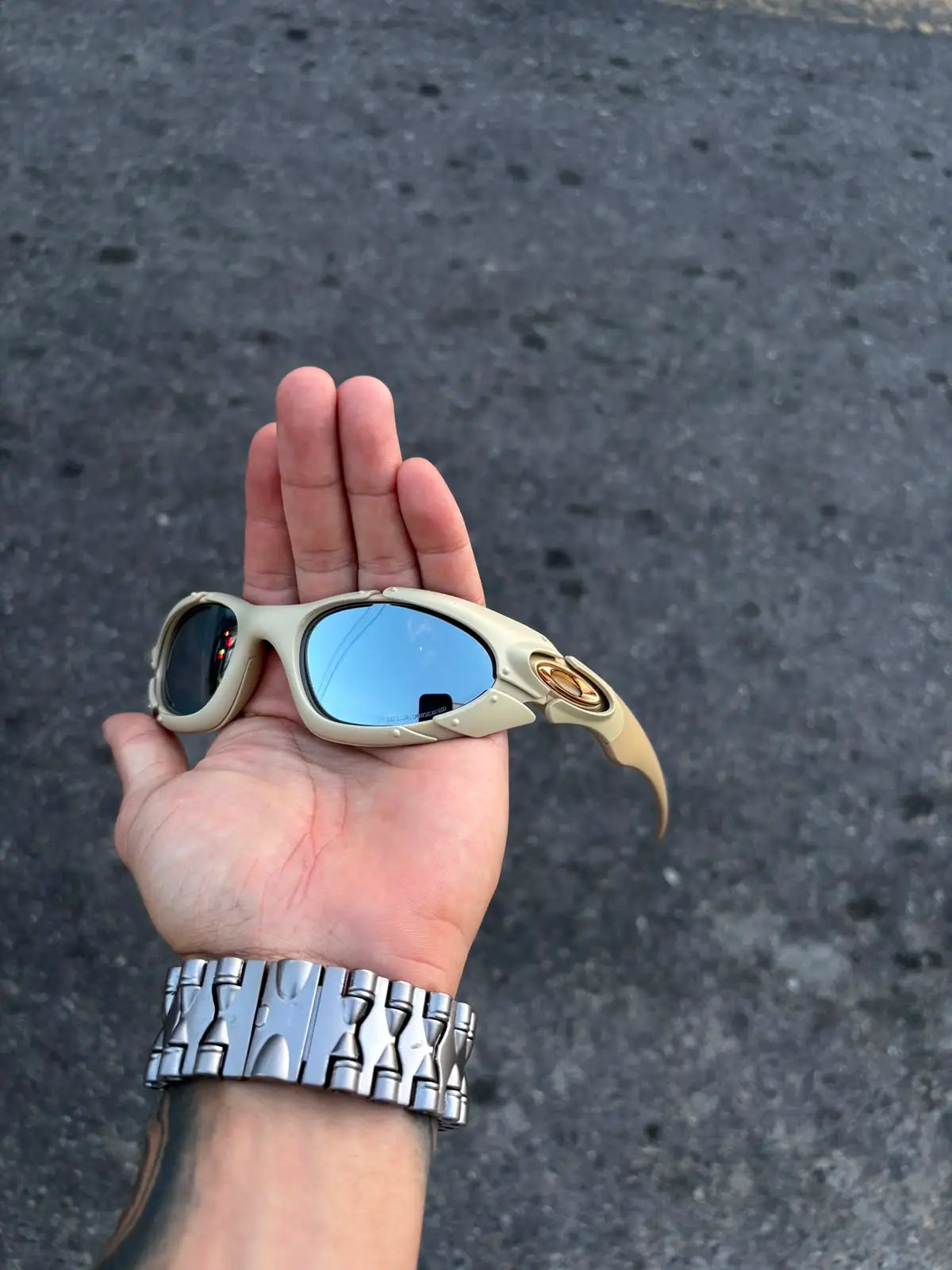 PLATE BEGE LENTES ESPELHADO